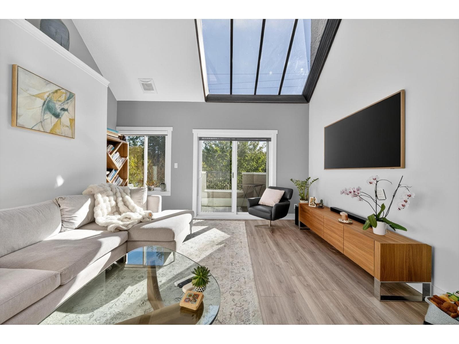 11 15971 MARINE DRIVE — White Rock - Main photo