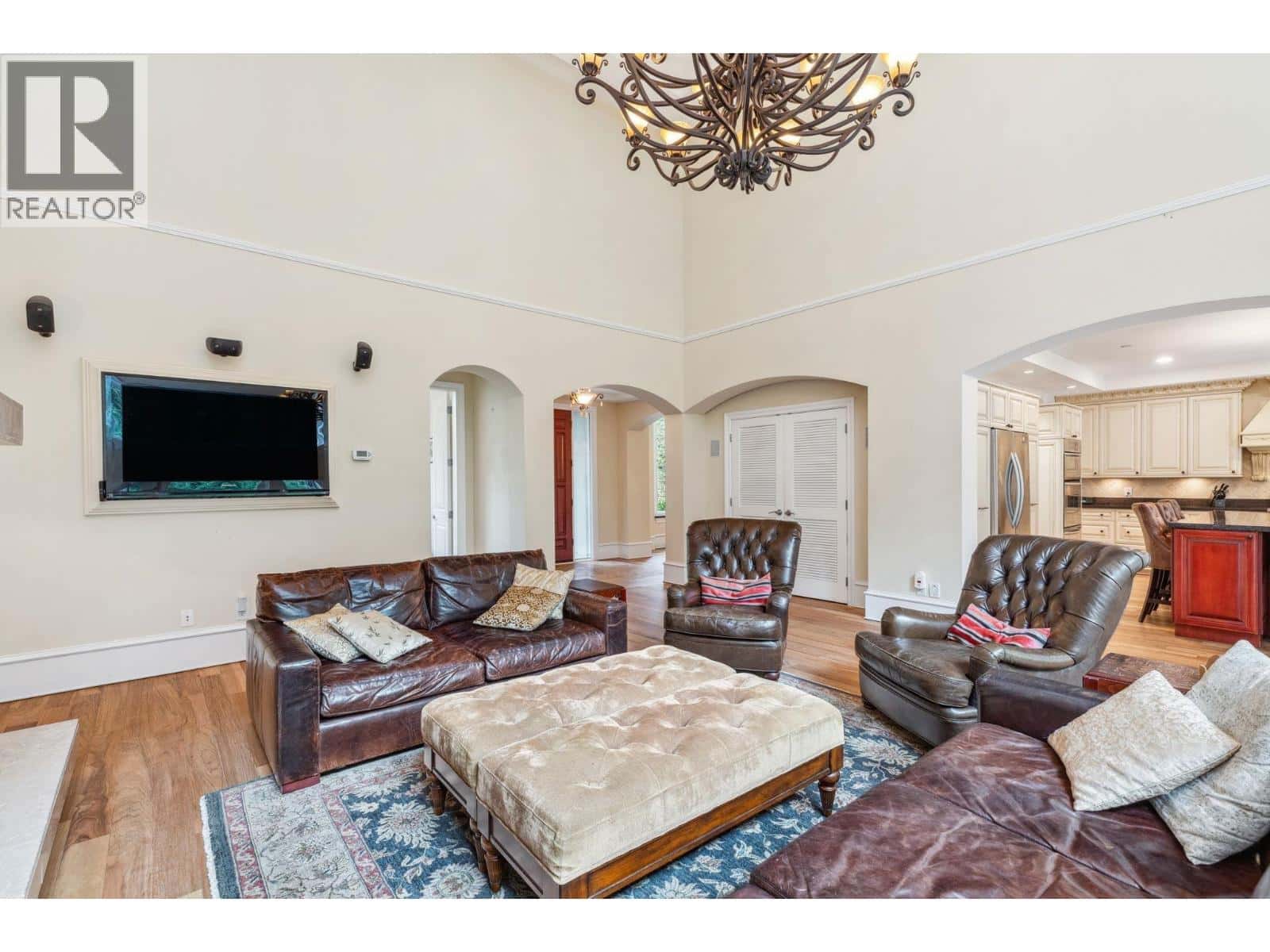 320 FORESTVIEW LANE — Anmore, British Columbia - Photo 3 of 37