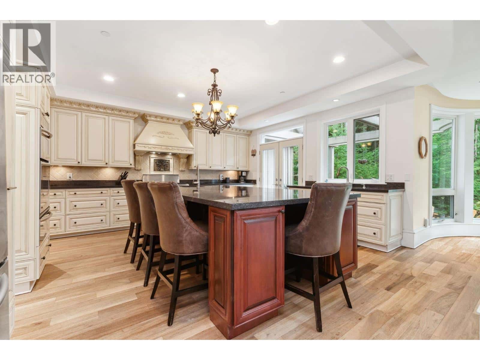 320 FORESTVIEW LANE — Anmore, British Columbia - Photo 5 of 37