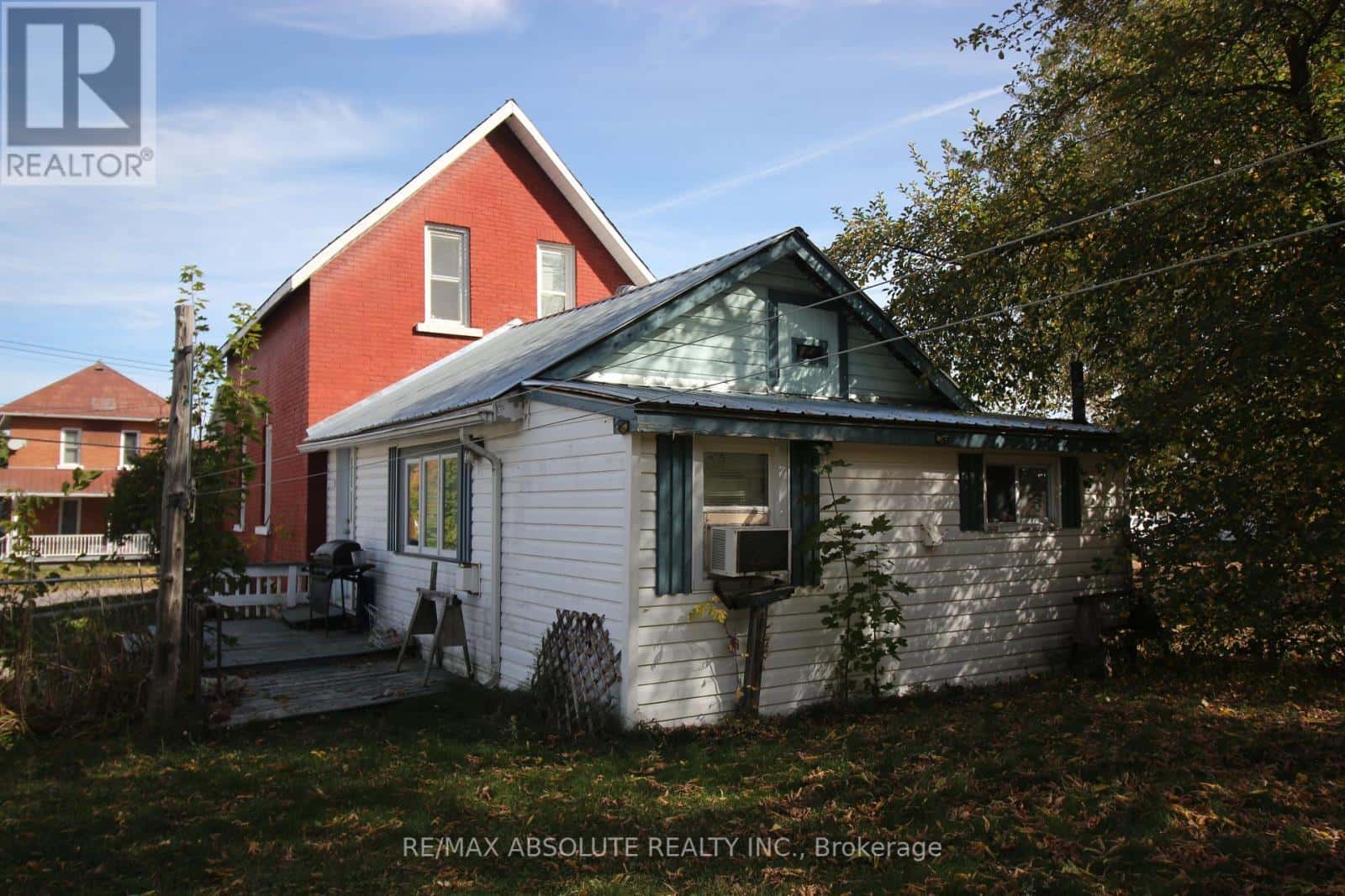 11 GOULD STREET — Whitewater Region - Photo 3 of 6