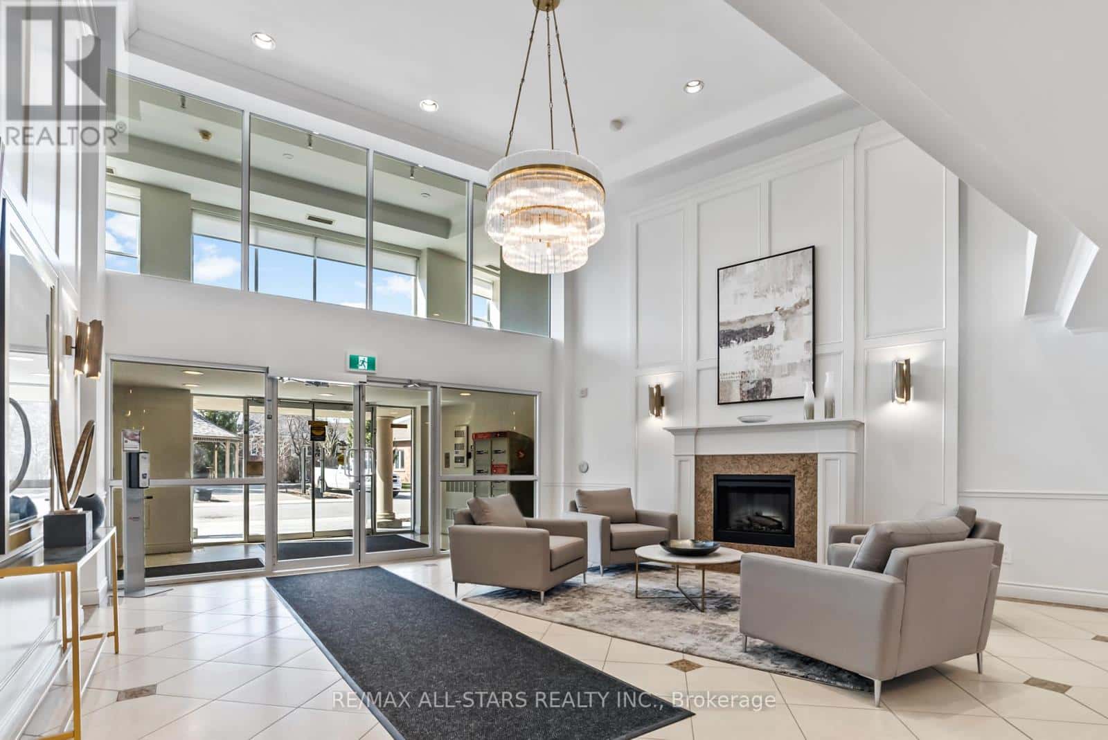 210 - 22 JAMES HILL COURT — Uxbridge - Photo 2 of 44