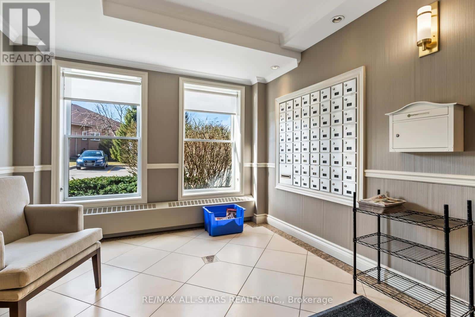 210 - 22 JAMES HILL COURT — Uxbridge - Photo 3 of 44