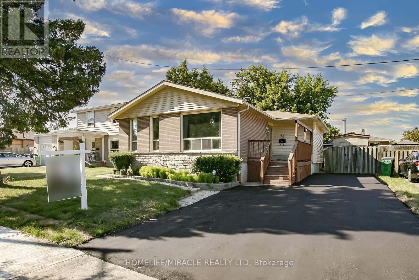 46 REIGATE AVENUE — Brampton (Madoc) - Photo 2 of 50