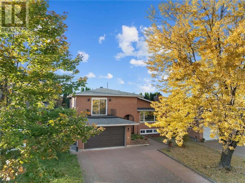 1957 Southview Drive — Sudbury, Ontario - Photo 5 of 89