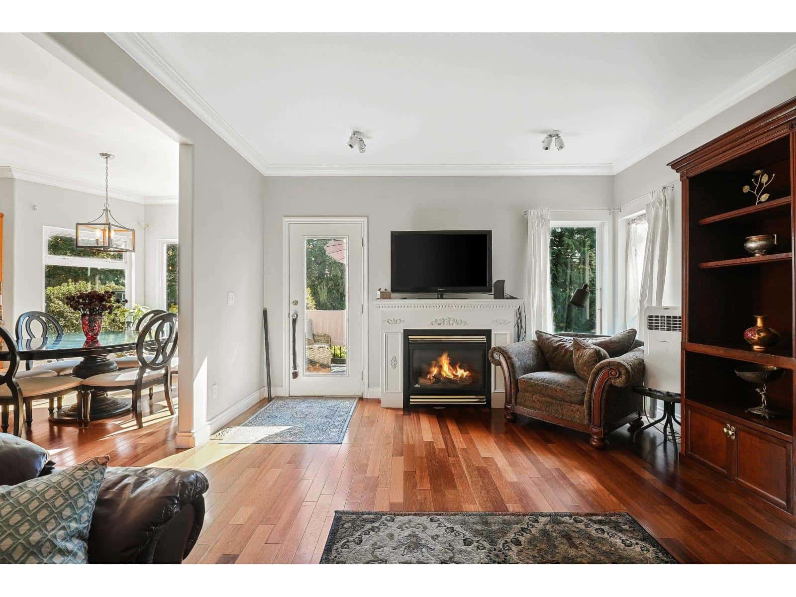 18152 58 AVENUE — Surrey, British Columbia - Photo 5 of 33