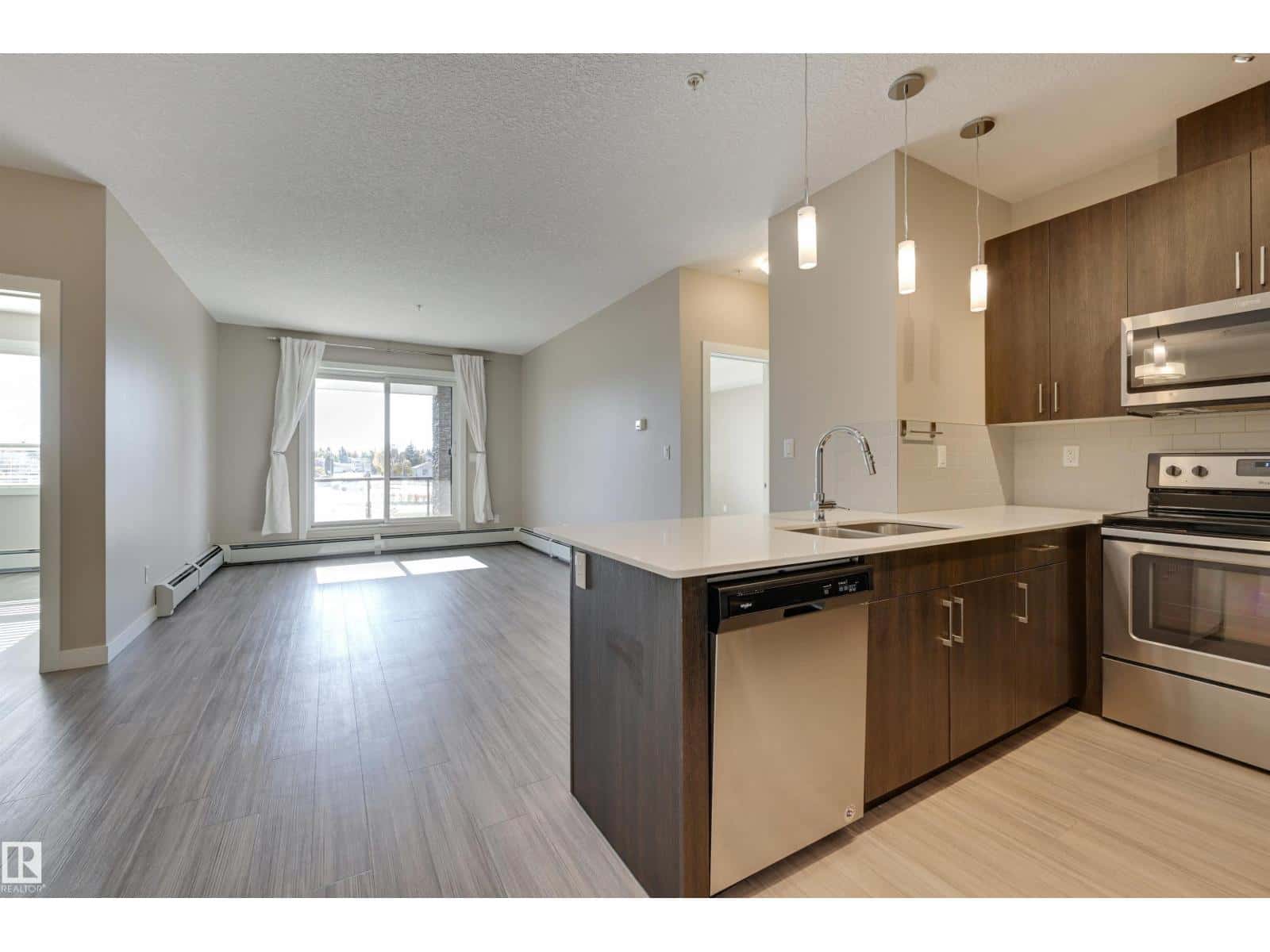 #205 17 COLUMBIA AVENUE — Devon - Photo 2 of 39