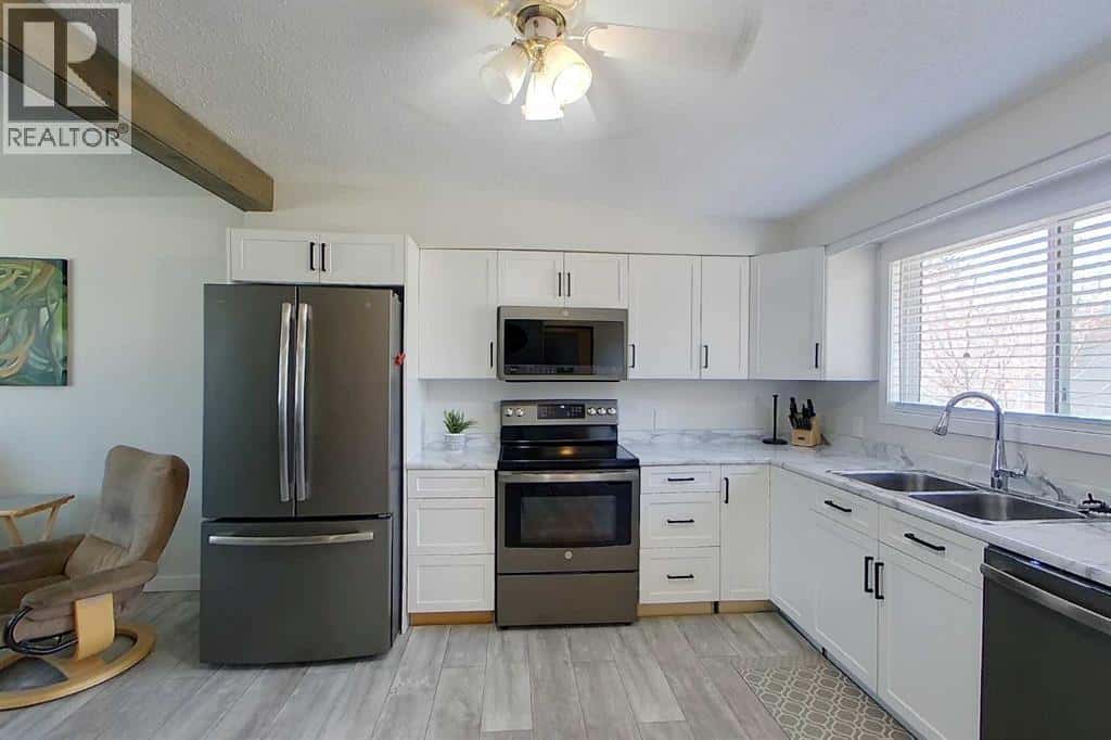 1014 10 Street — Smith - Photo 3 of 30