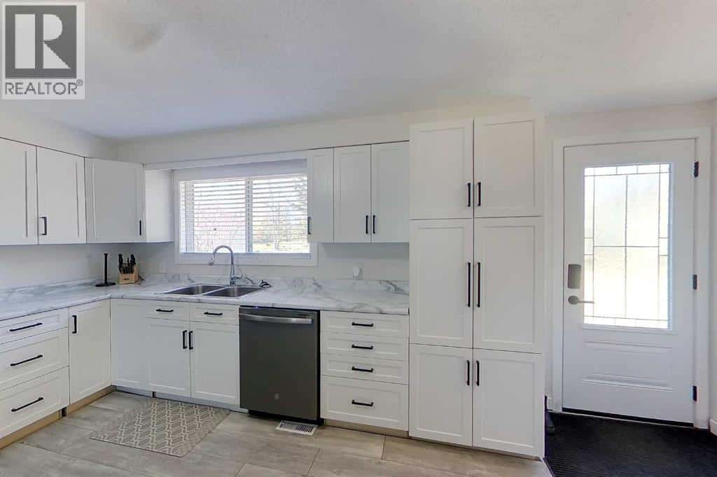 1014 10 Street — Smith - Photo 4 of 30