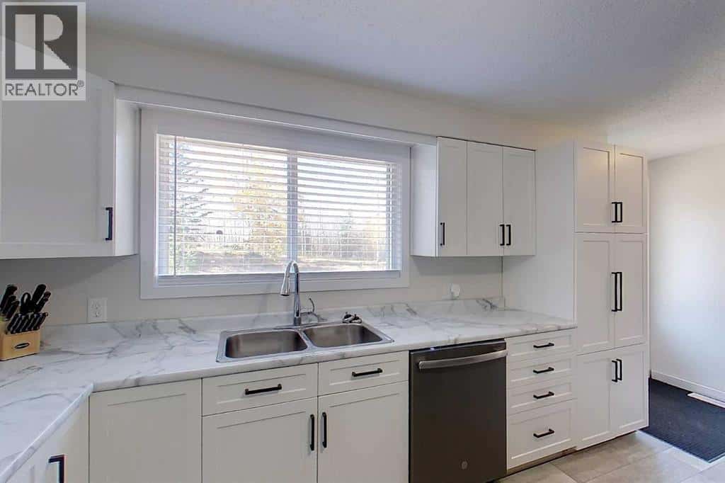 1014 10 Street — Smith - Photo 5 of 30