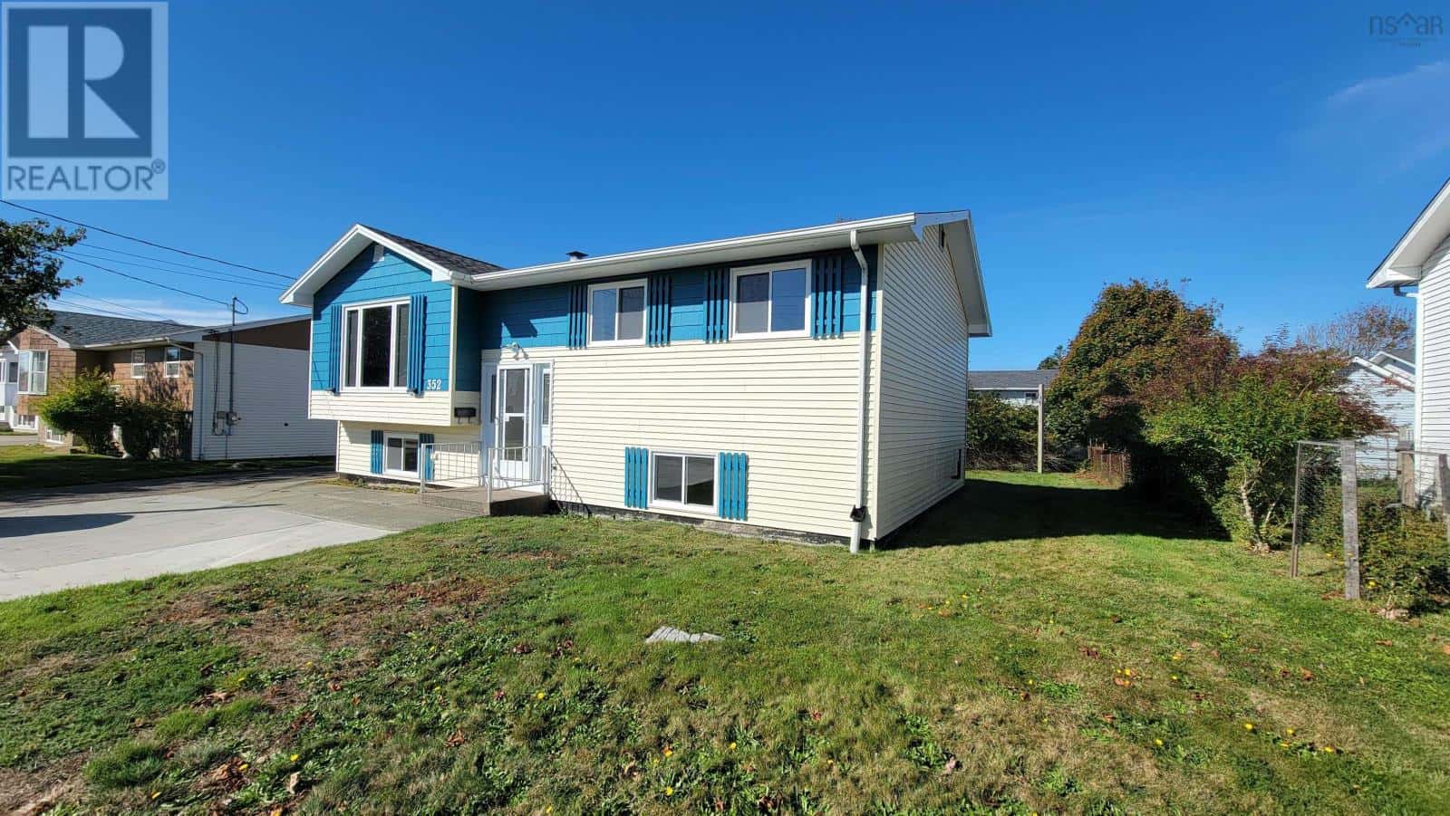 352 Pleasant Street — Yarmouth - Photo 2 of 25