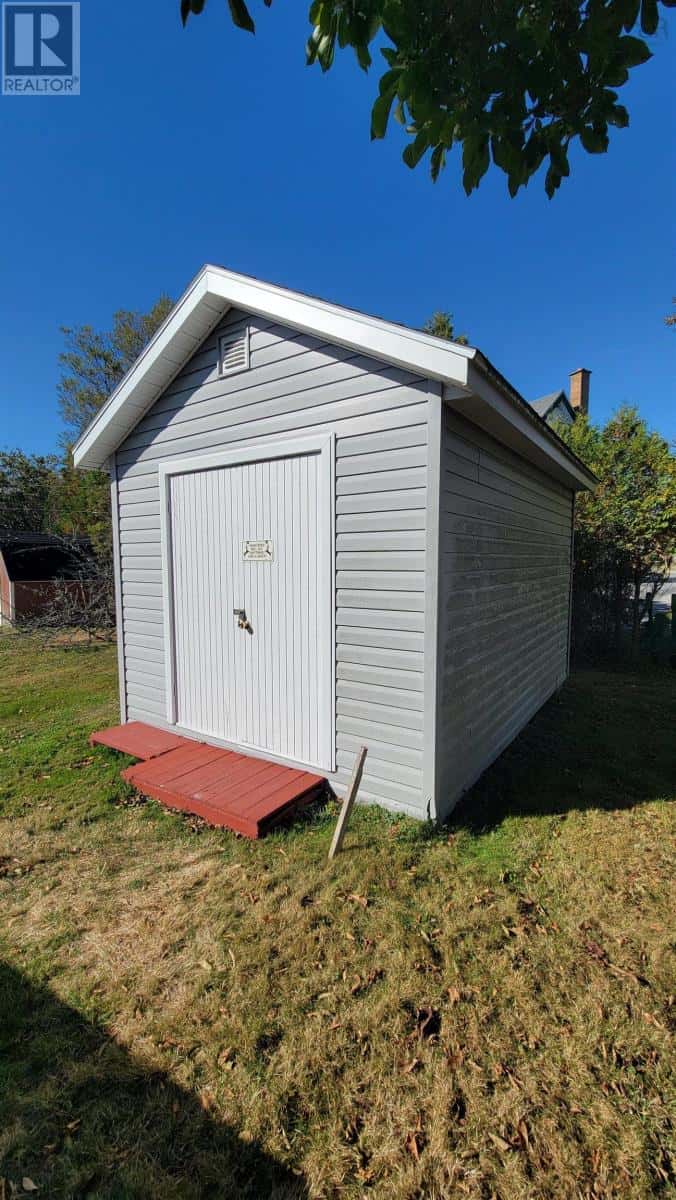 352 Pleasant Street — Yarmouth - Photo 5 of 25