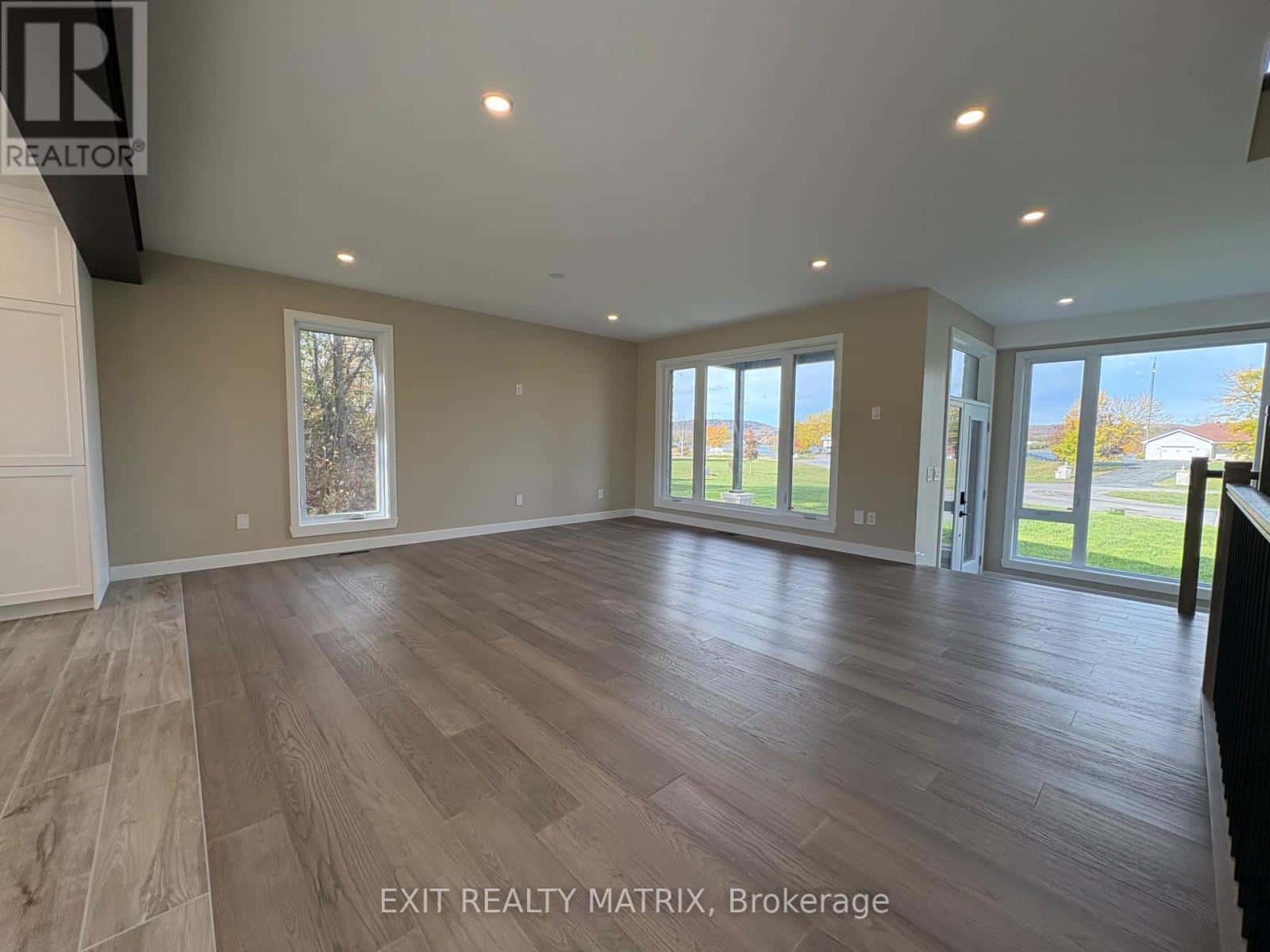 170 GASCON STREET E — Alfred and Plantagenet - Photo 5 of 29