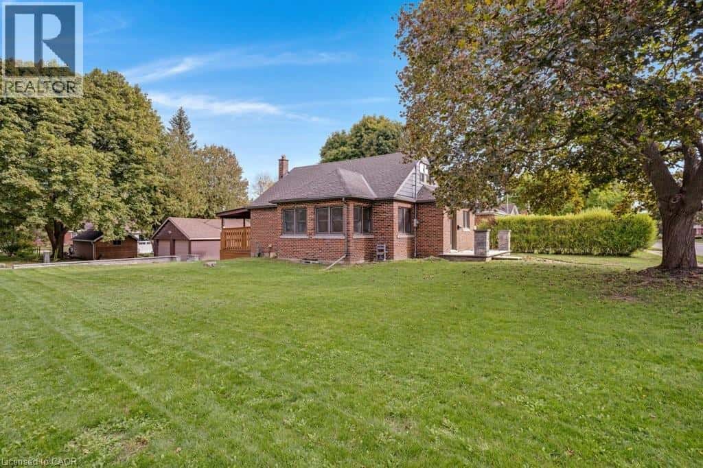 43 DUDHOPE Avenue — Cambridge, Ontario - Photo 4 of 50