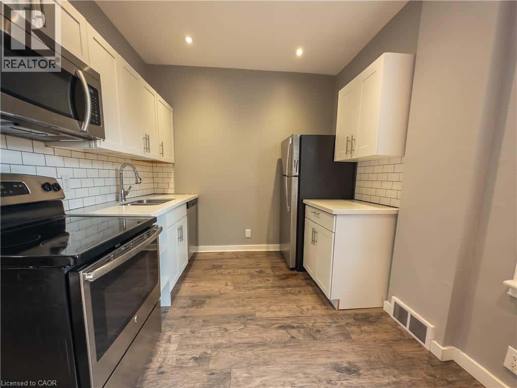 163 EMERALD Street N — Hamilton - Photo 5 of 40