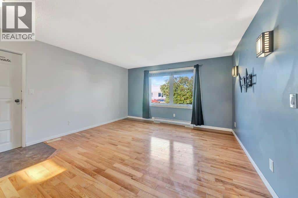 4615 50 Street — Lloydminster - Photo 3 of 23