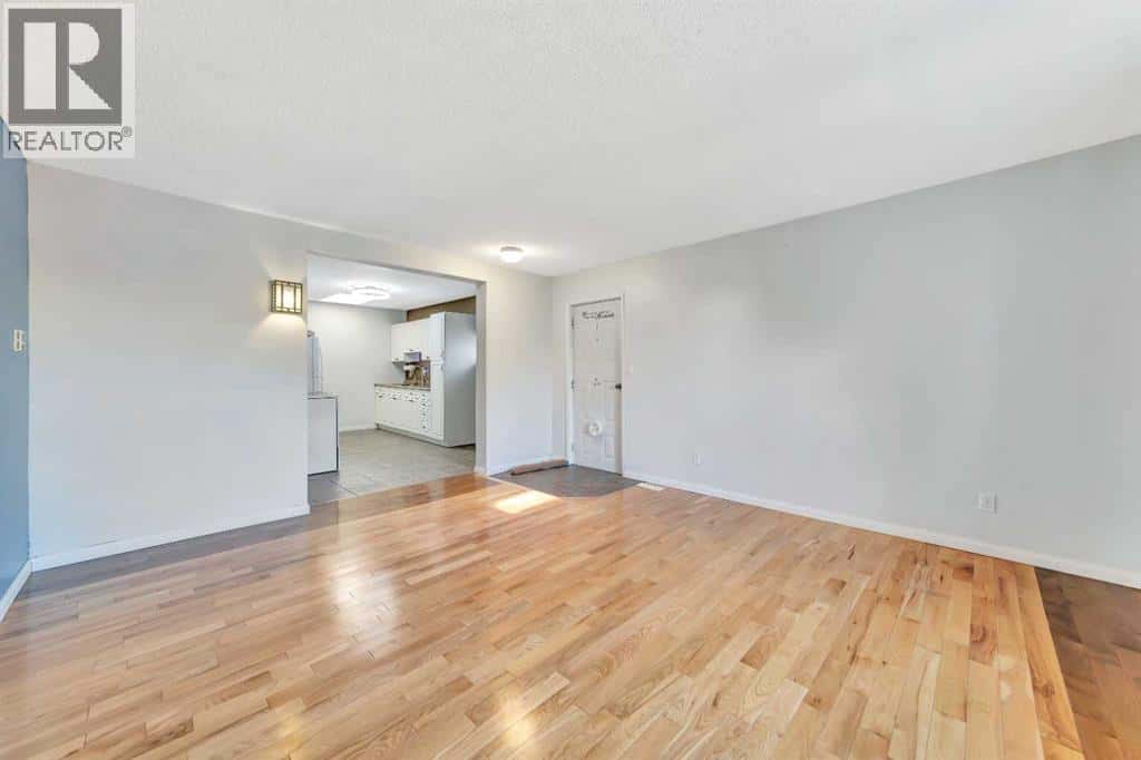 4615 50 Street — Lloydminster - Photo 2 of 23