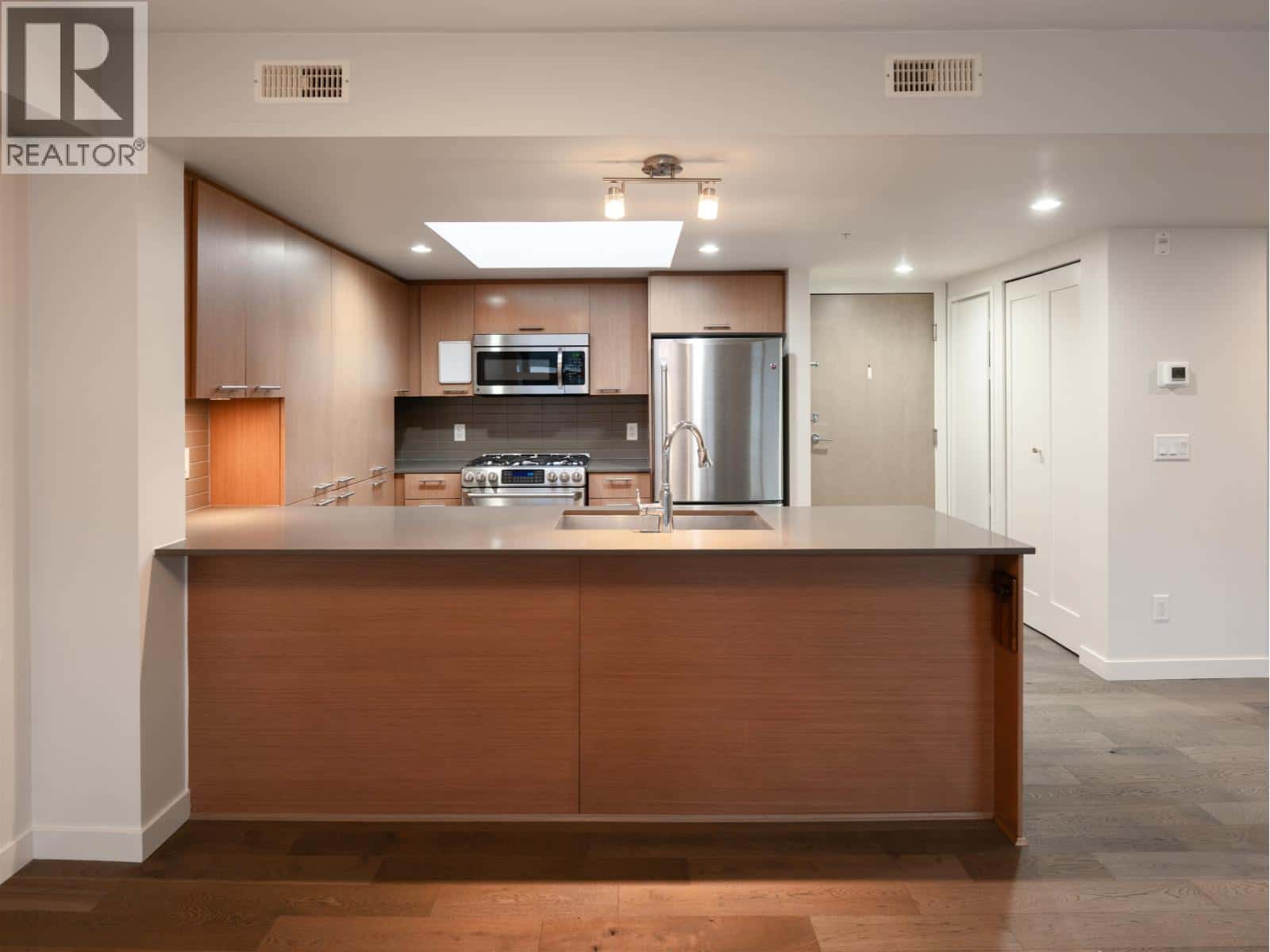 614 95 MOODY STREET — Port Moody - Photo 4 of 28