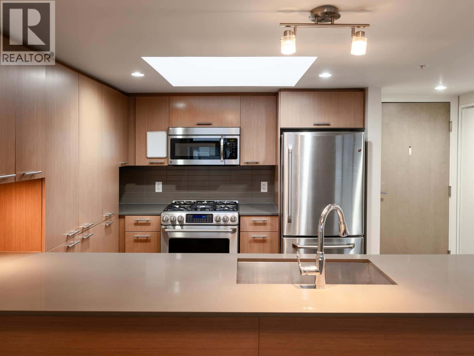 614 95 MOODY STREET — Port Moody - Photo 3 of 28