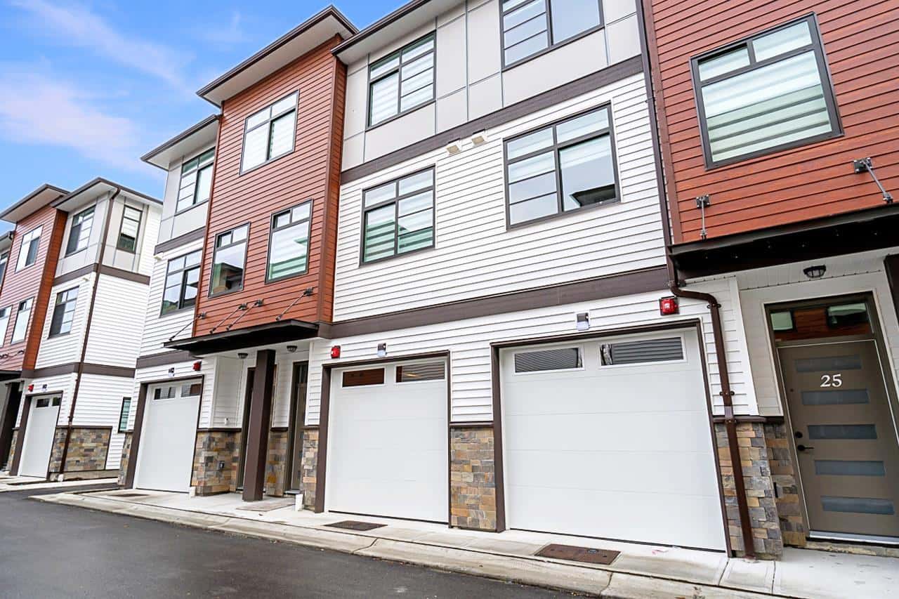 38 8430 NOTTMAN STREET — Mission - Photo 3 of 32