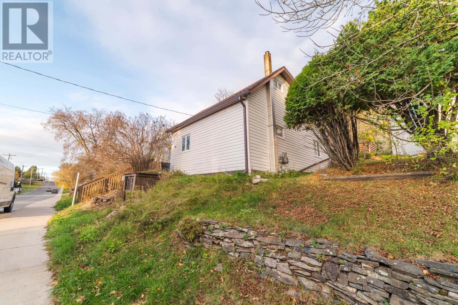 875 & 869 FOURTH AVENUE SOUTH — KENORA - Photo 3 of 36