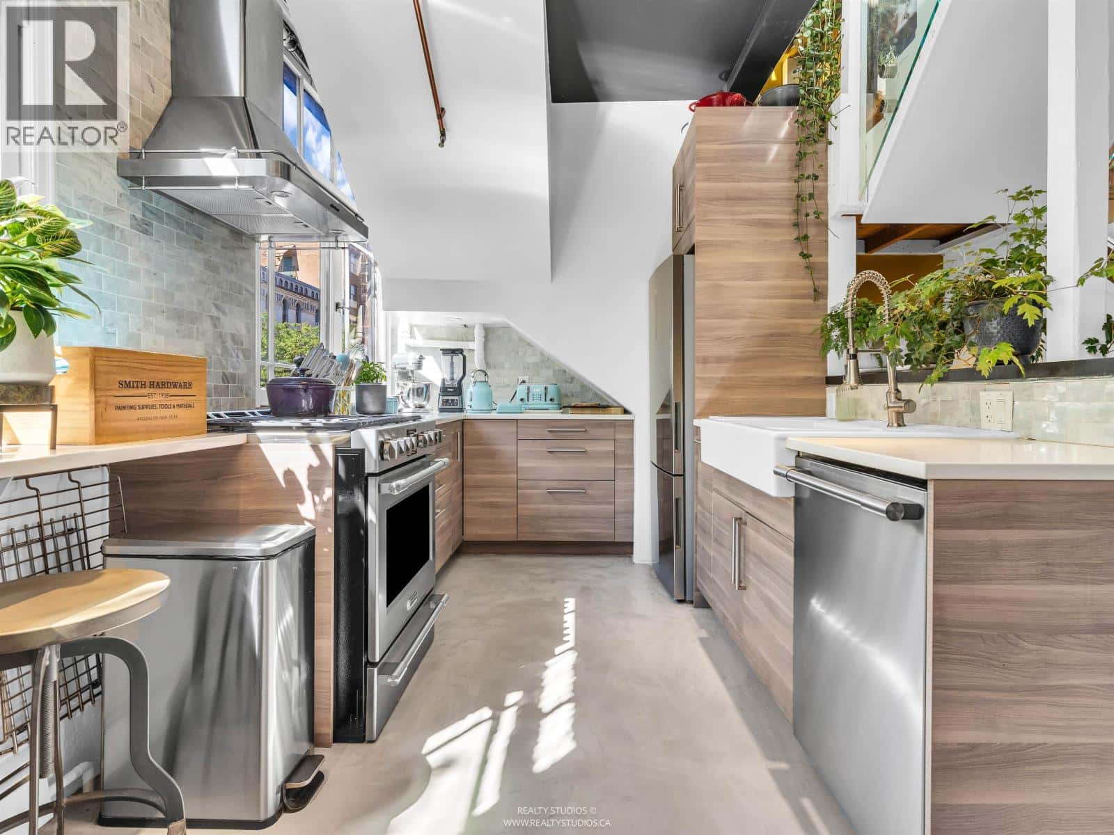 83 ALEXANDER STREET — Vancouver - Photo 3 of 38