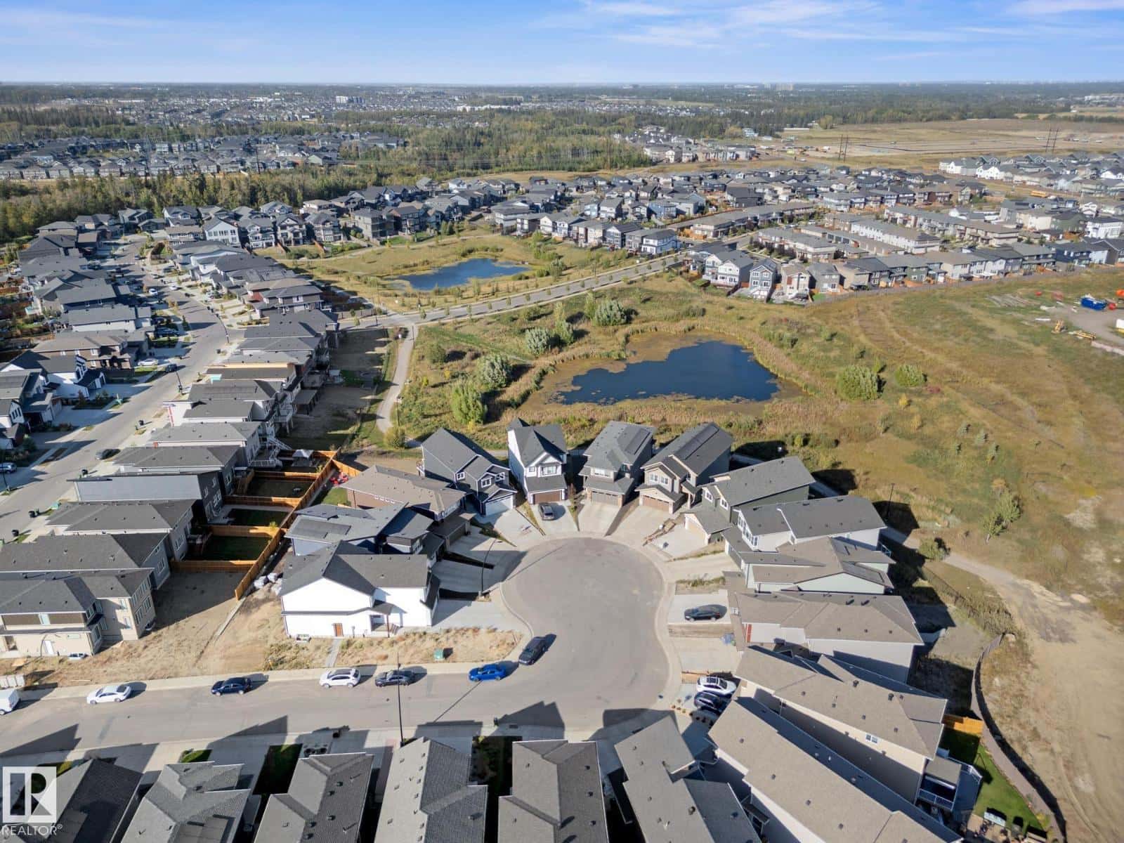 20309 25A AV NW — Edmonton - Photo 4 of 72