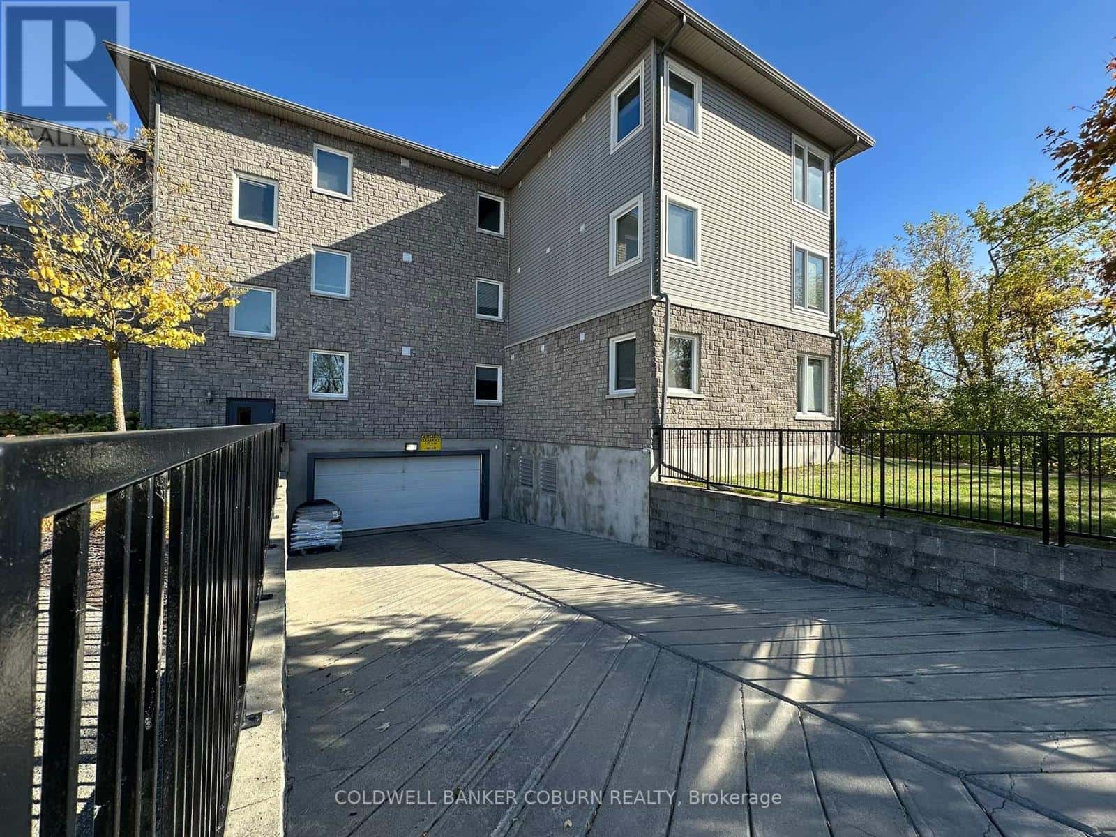 301 - 398 VAN BUREN STREET — North Grenville - Photo 3 of 33