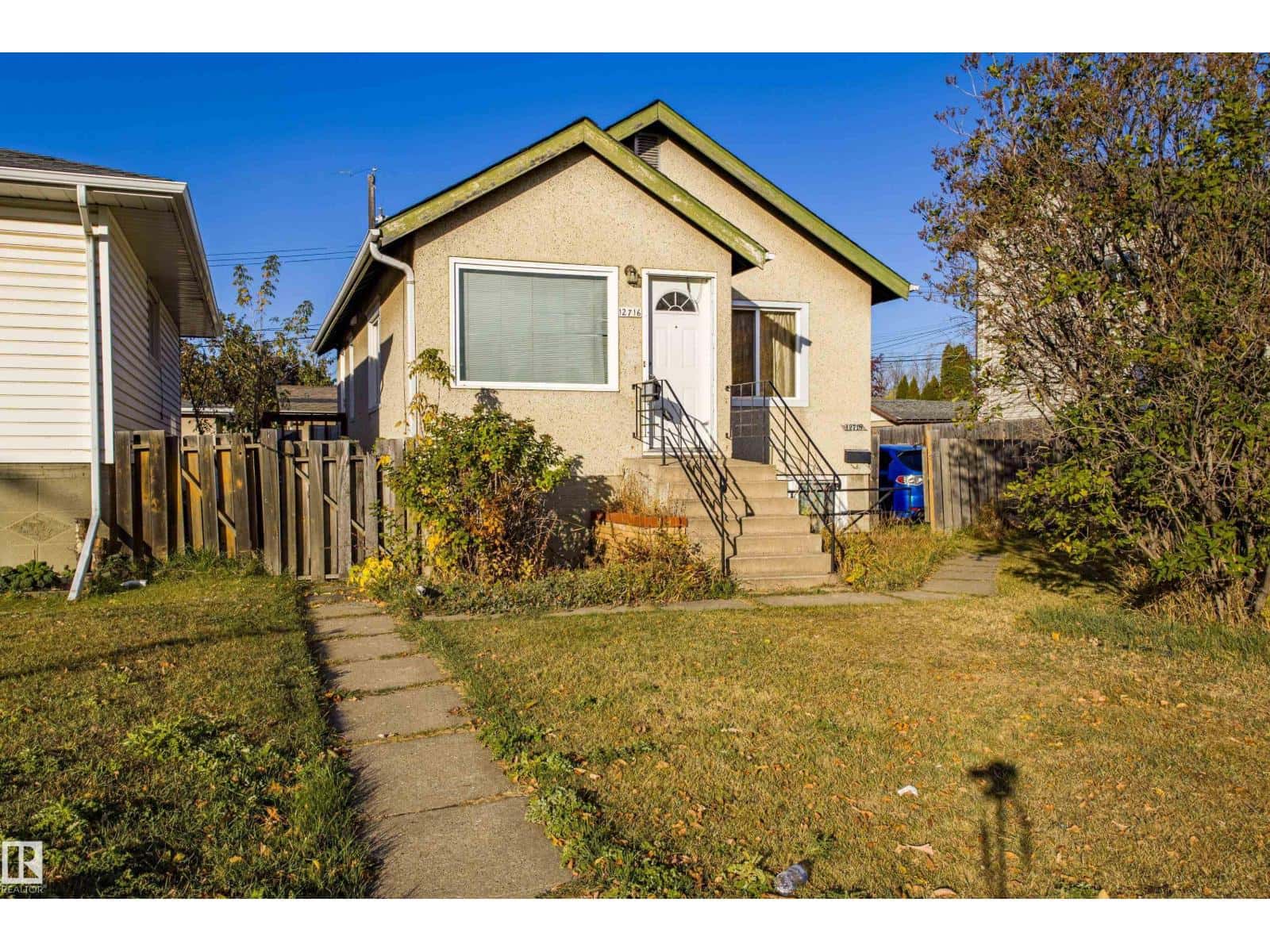 12716 12718 94 ST NW — Edmonton - Photo 3 of 40