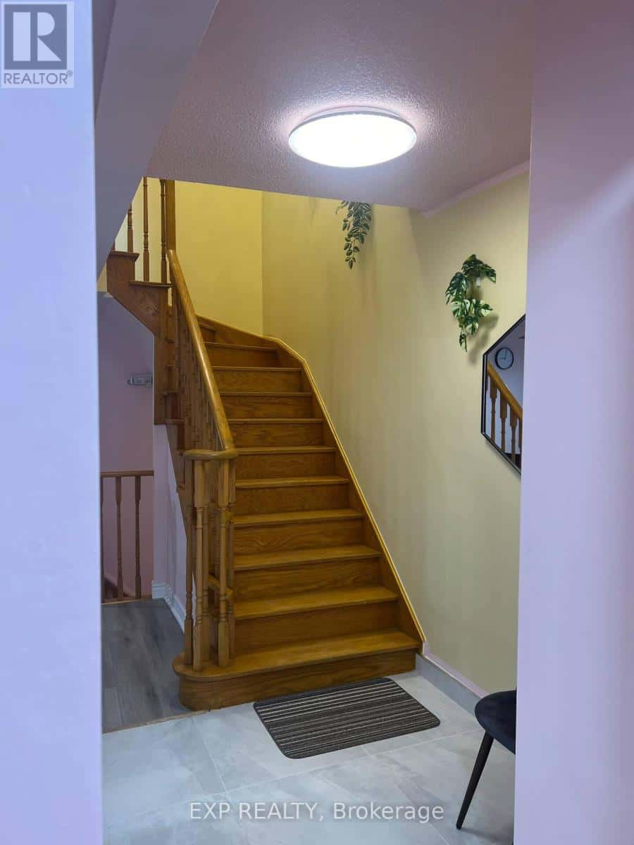 1070 QUEENS AVENUE — Oakville (CP College Park) - Photo 2 of 14