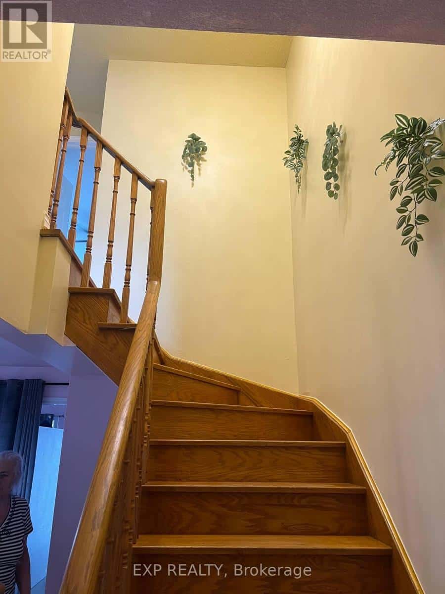 1070 QUEENS AVENUE — Oakville (CP College Park) - Photo 4 of 14