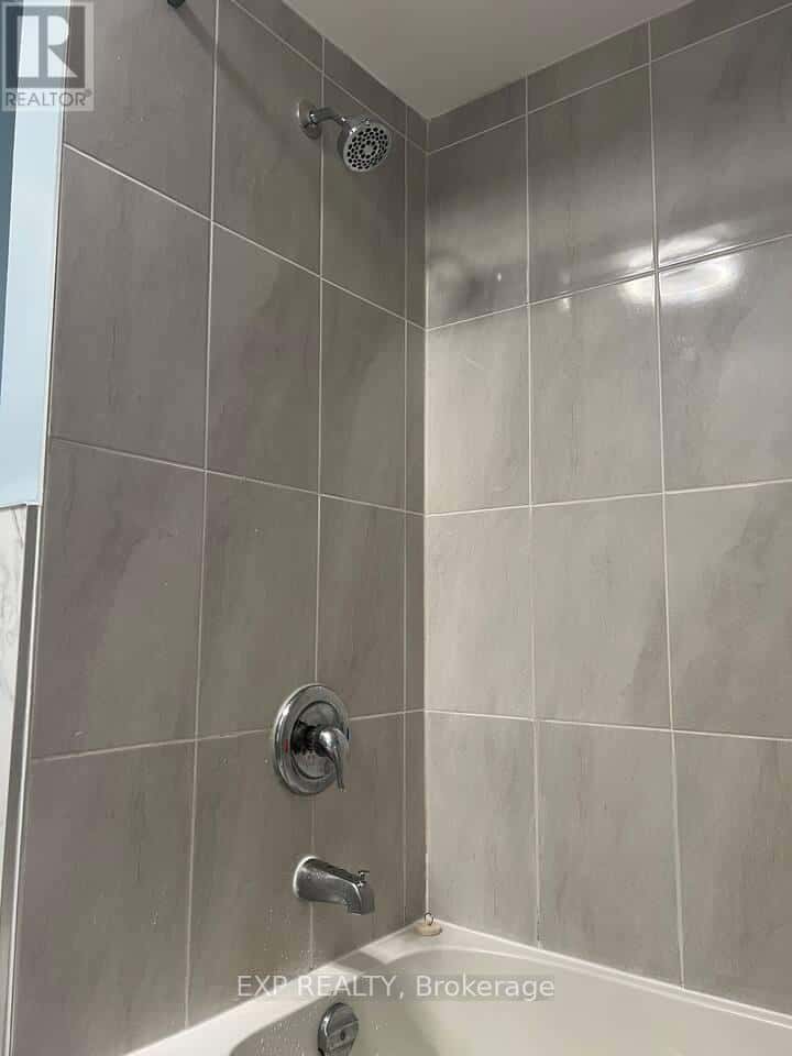 1070 QUEENS AVENUE — Oakville (CP College Park) - Photo 5 of 14