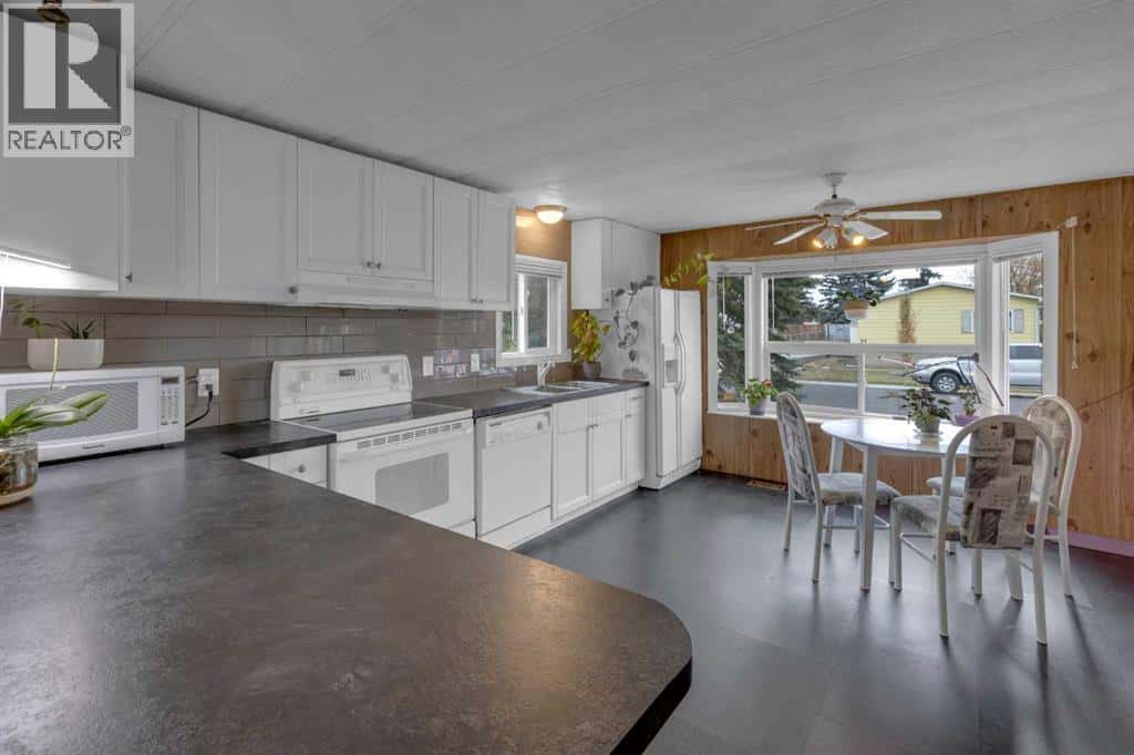 47 Huntstrom Drive NE — Calgary - Photo 2 of 31