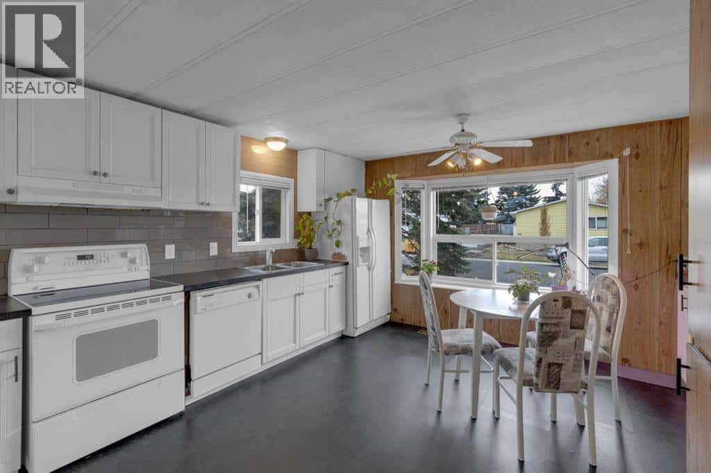 47 Huntstrom Drive NE — Calgary - Photo 5 of 31