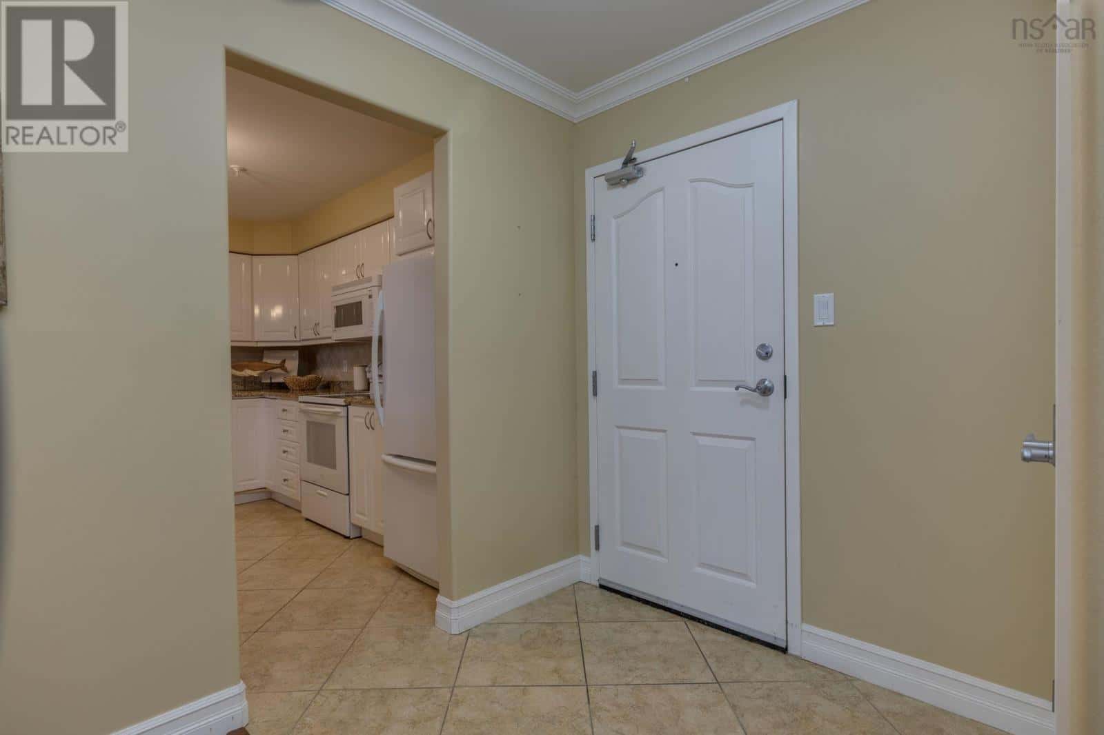 304 2 Lake Drive — Bedford - Photo 3 of 35