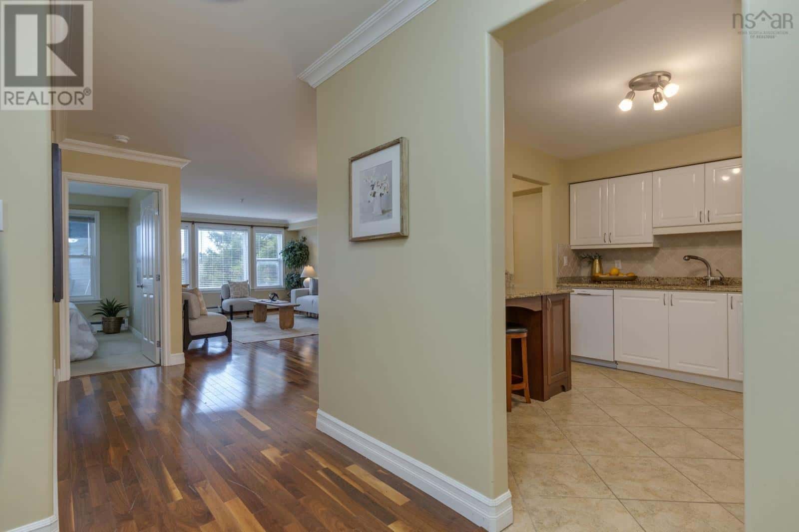 304 2 Lake Drive — Bedford - Photo 4 of 35