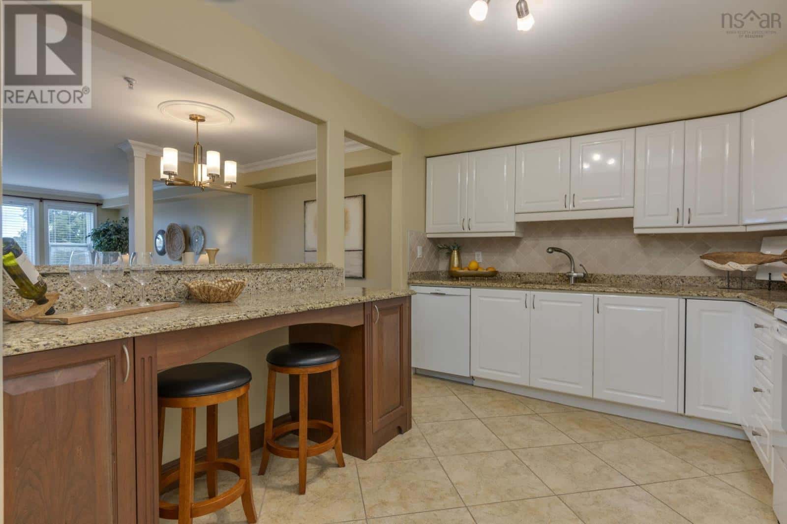 304 2 Lake Drive — Bedford - Photo 5 of 35