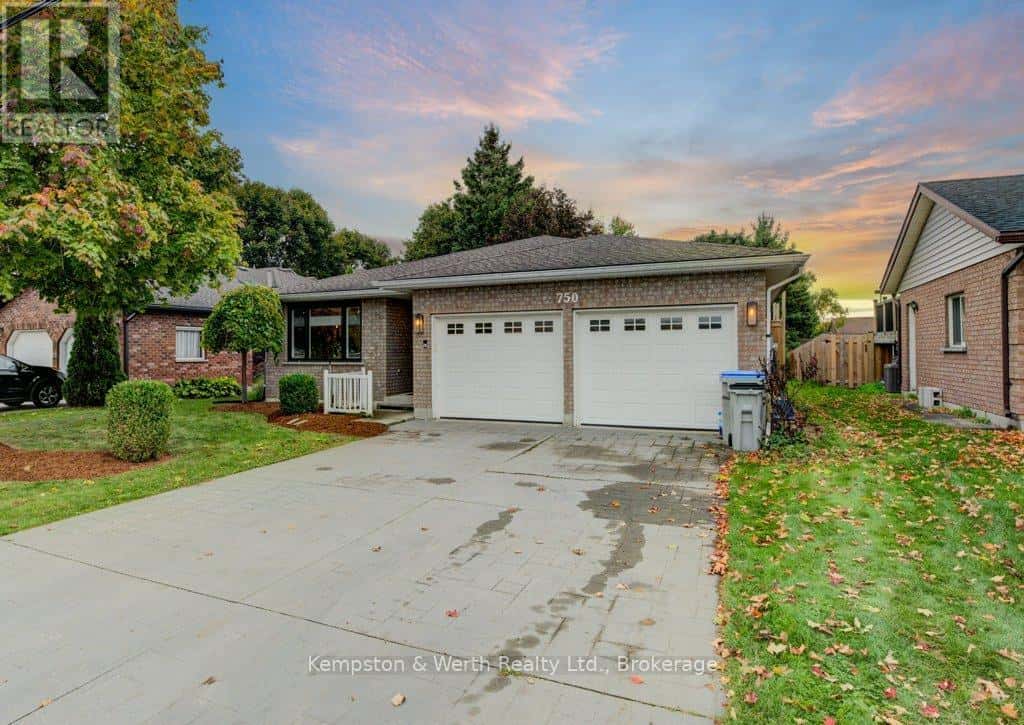 750 EDGAR STREET — North Perth (Listowel) - Photo 3 of 50