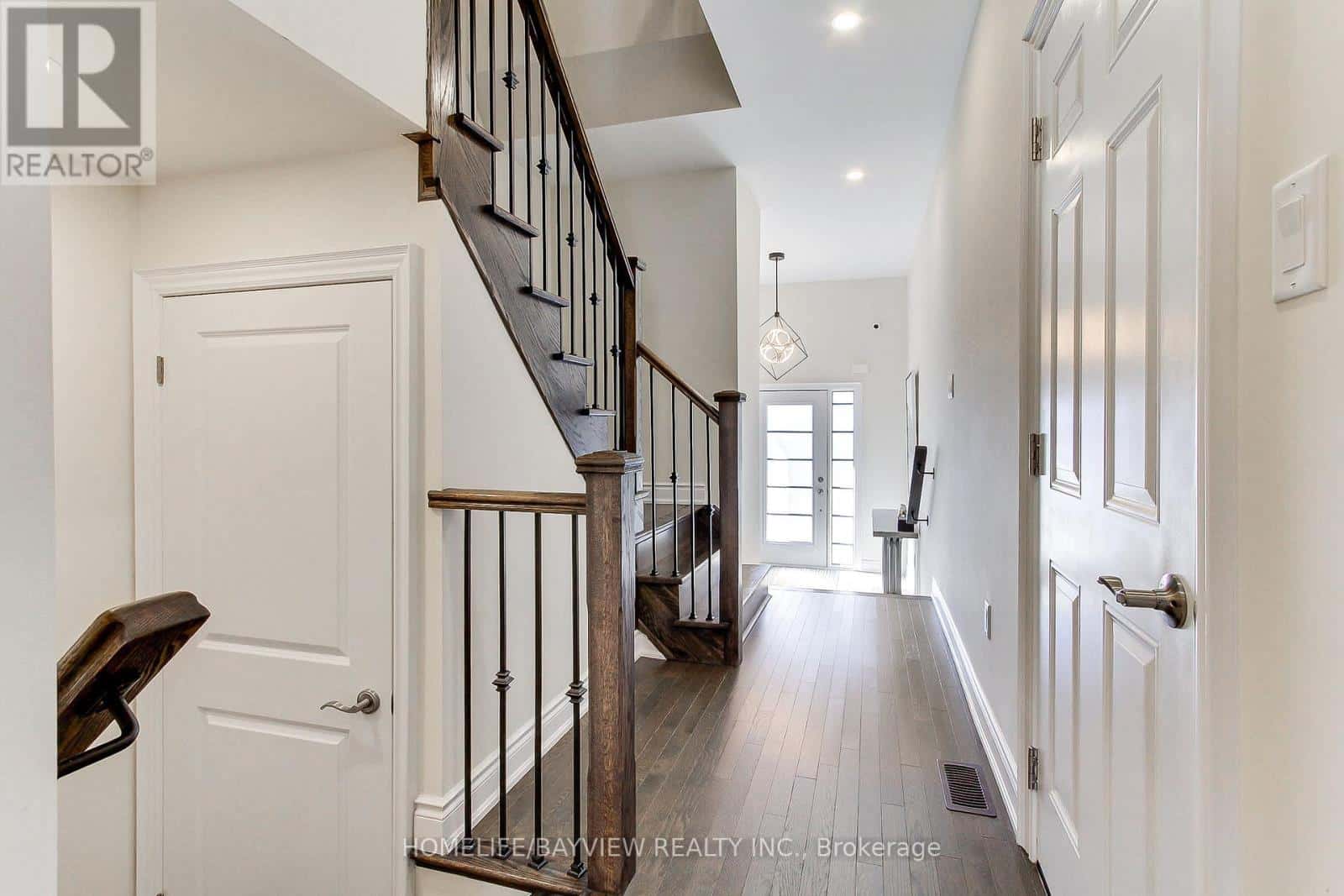 70 LORNE THOMAS PLACE — New Tecumseth (Alliston) - Photo 4 of 36