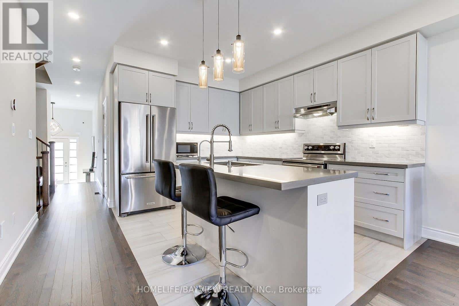 70 LORNE THOMAS PLACE — New Tecumseth (Alliston) - Photo 5 of 36