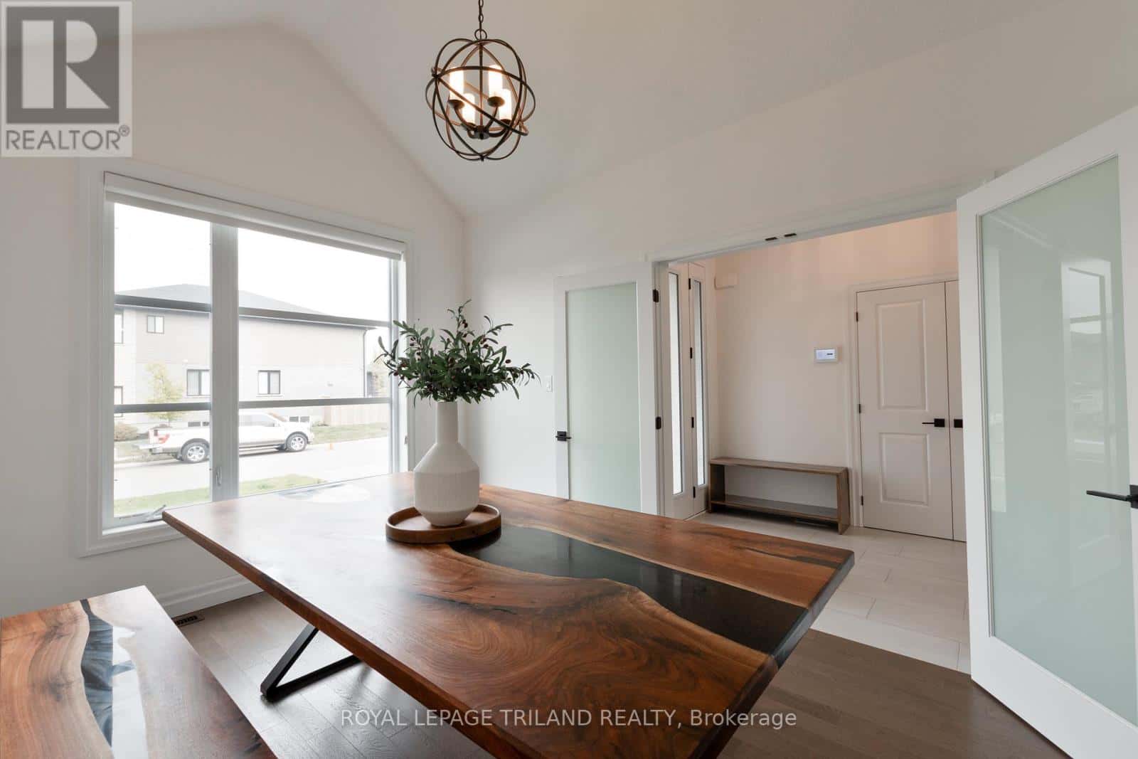 6447 STOREY CHASE — London South (South V) - Photo 3 of 34