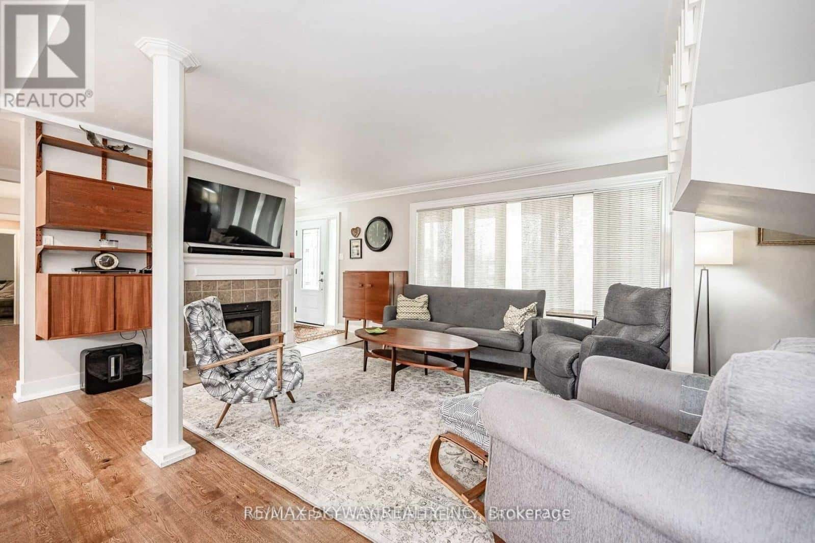 25 MINEOLA ROAD E — Mississauga (Mineola) - Photo 3 of 13