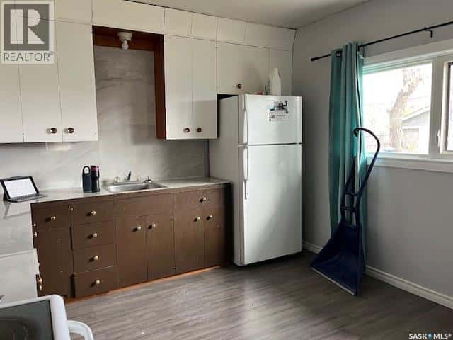 1609 Garnet STREET — Regina - Photo 3 of 16