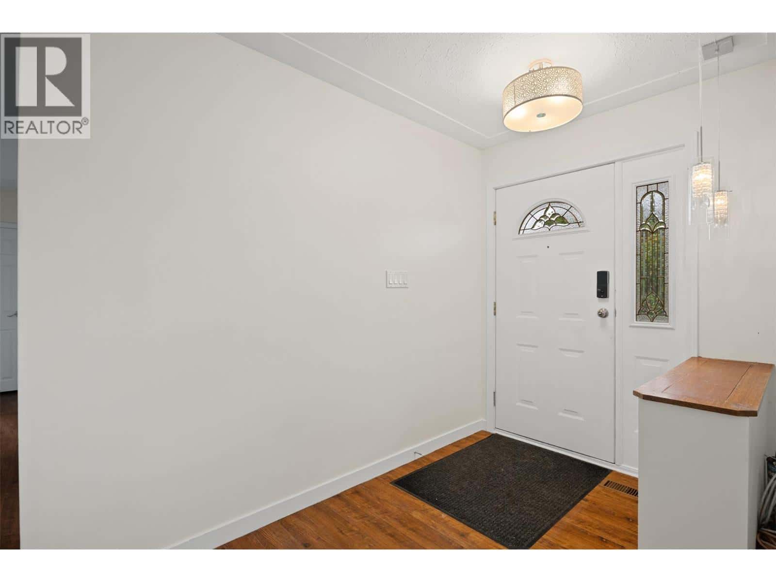 2150 Ponderosa Avenue — Kamloops - Photo 5 of 44