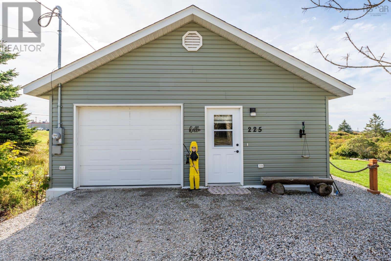 223-225 Forest Street — Yarmouth, Nova Scotia - Photo 3 of 50