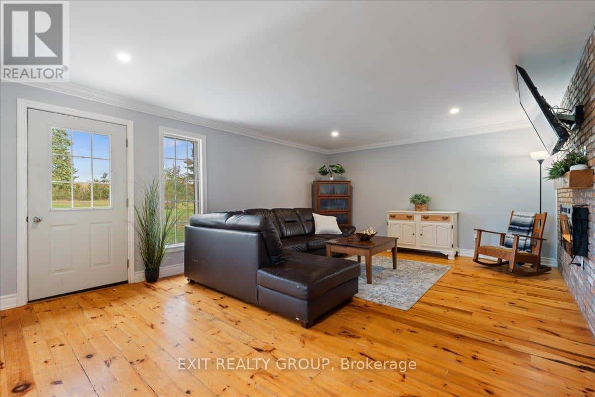 895 ENGLISH SETTLEMENT ROAD — Quinte West (Murray Ward) - Photo 2 of 45