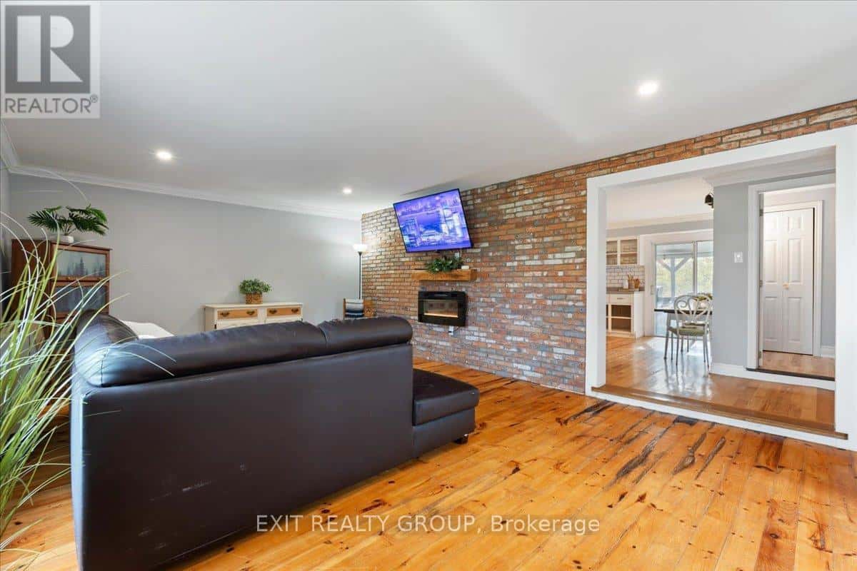 895 ENGLISH SETTLEMENT ROAD — Quinte West (Murray Ward) - Photo 3 of 45