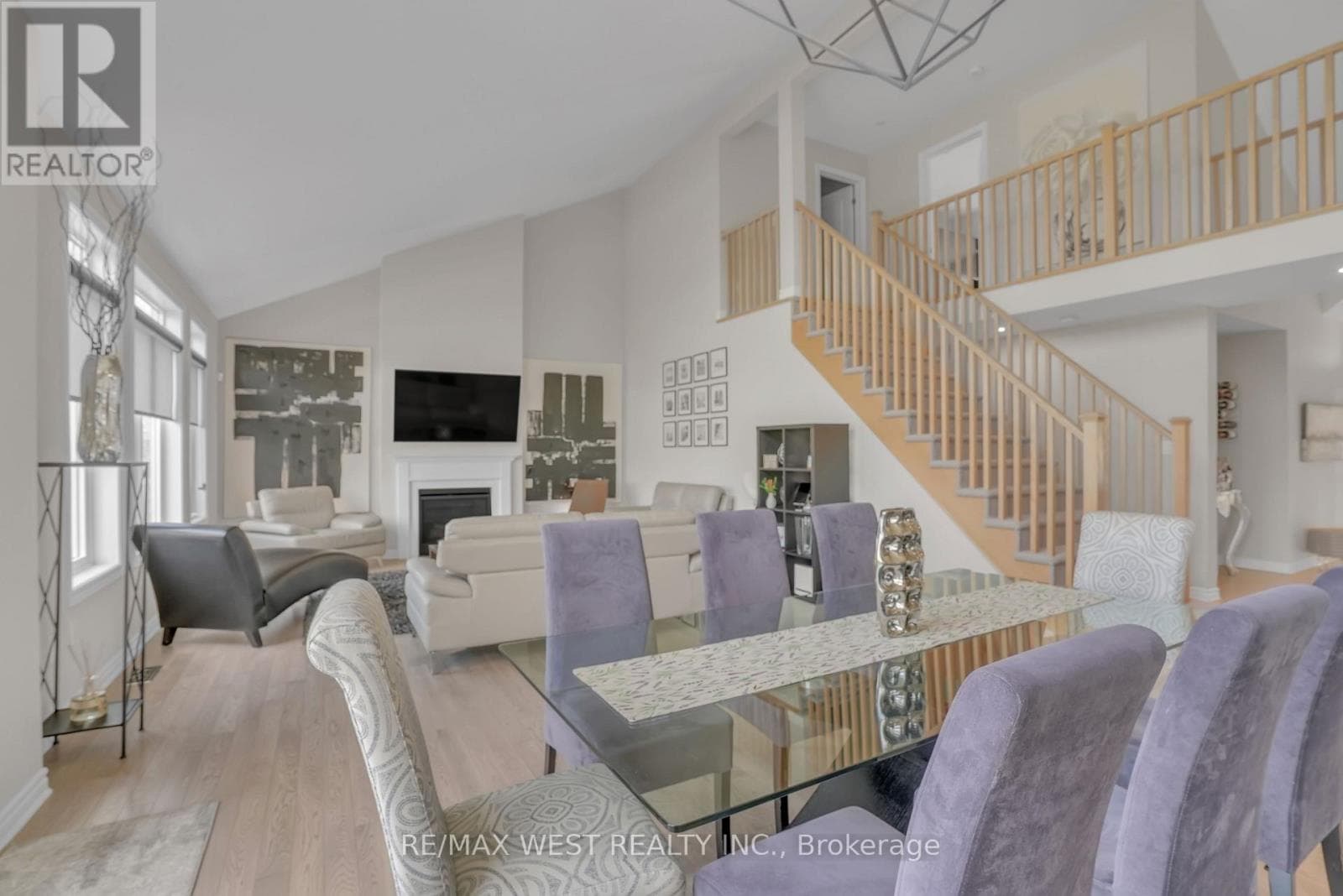 8 SPOONER CRESCENT — Collingwood - Main photo