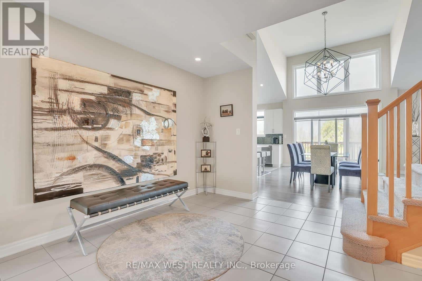 8 SPOONER CRESCENT — Collingwood - Photo 3 of 20