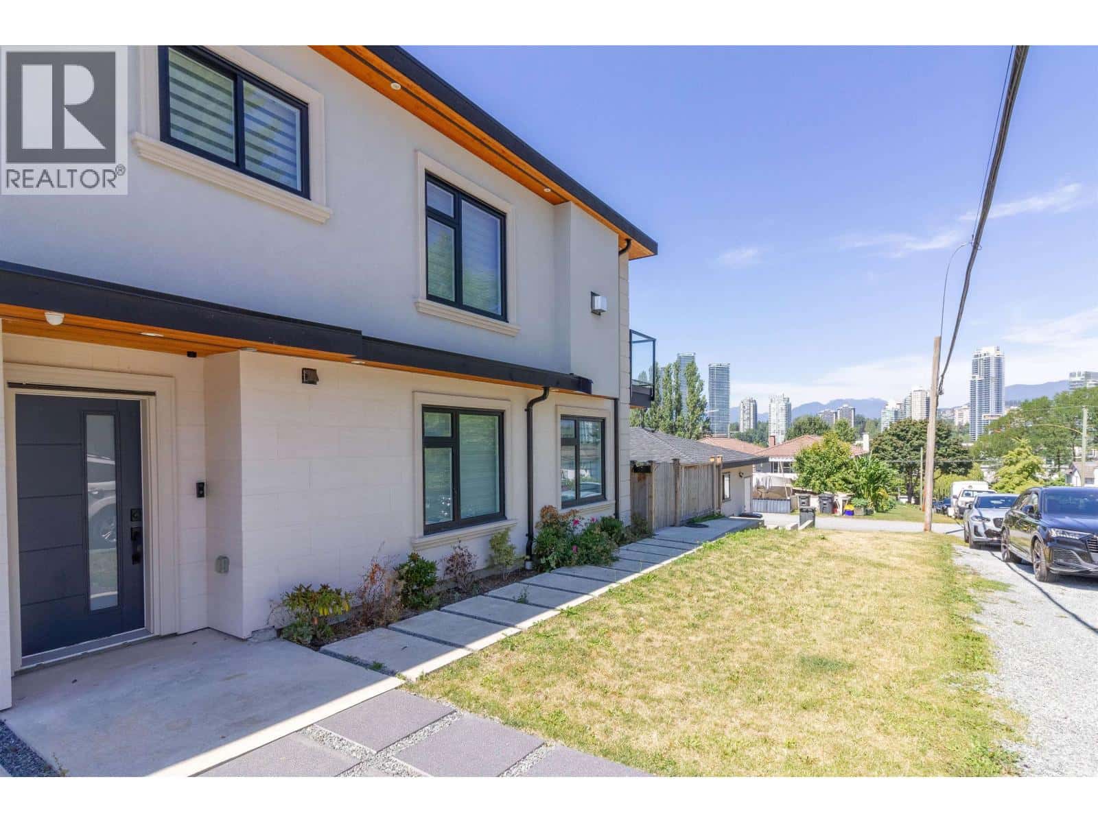 3087 ROYAL OAK AVENUE — Burnaby - Photo 2 of 35