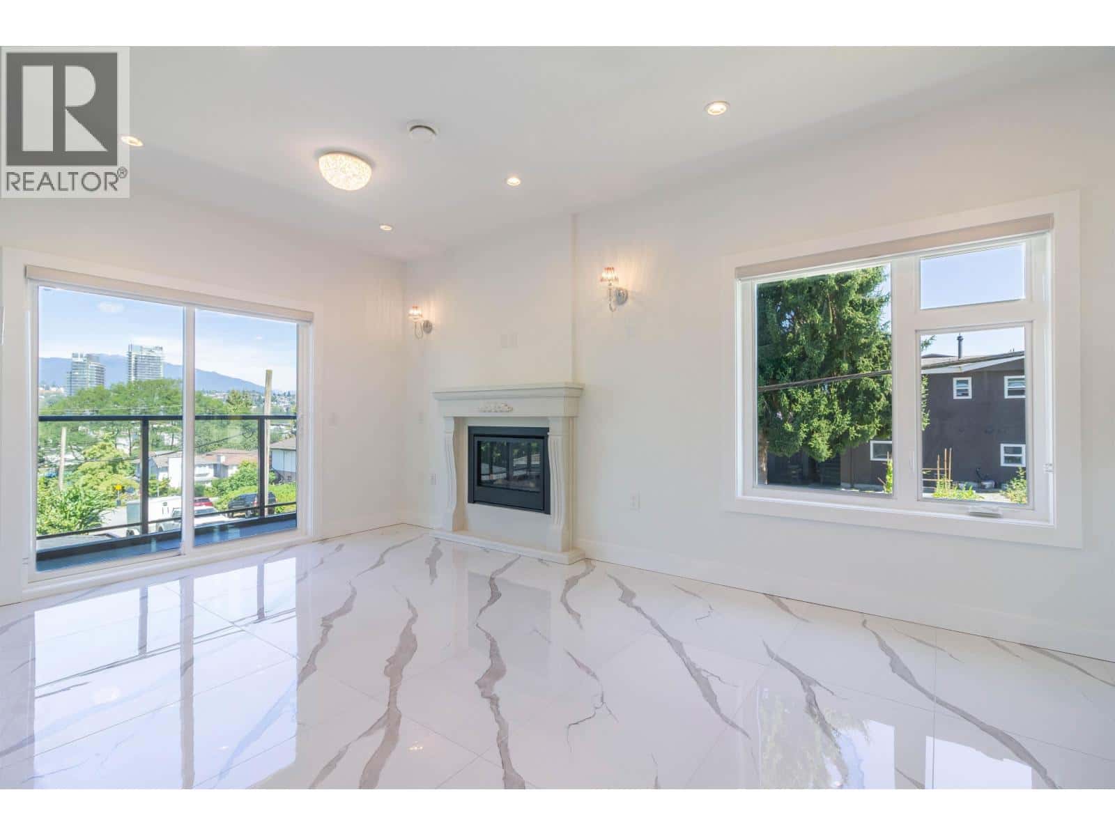 3087 ROYAL OAK AVENUE — Burnaby - Photo 3 of 35